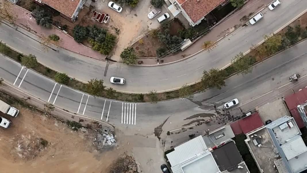 Adana’da “Ölüm Virajı” Vatandaşı Bezdirdi! Çözüm İçin Bakın Ne Yaptılar? 1